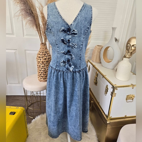 ADORABLE BOW DRESS, LIGHT WASH DENIM 💙 - Picture 8 of 16
